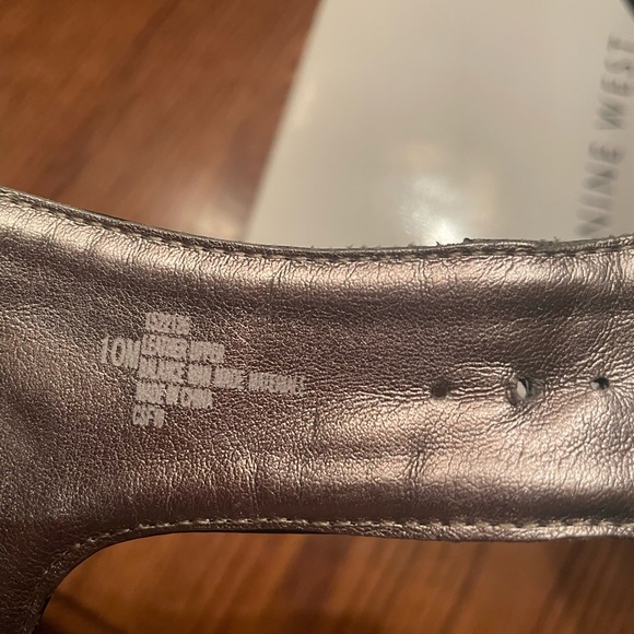 SOFFT leather T-strap booties taupe 10M w/ beautiful black heel. SHARP & sexy. - Picture 4 of 8